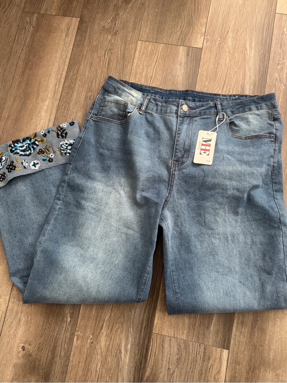 NWT Boutique Floral Embroidered Wide Leg Cuffed Jeans Size 2XL